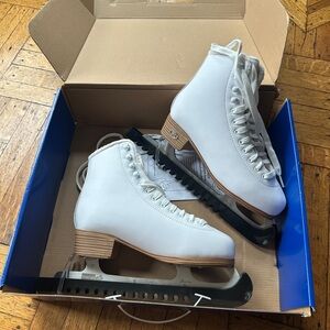 Women’s RIEDELL Figure Skating Competition and Performance Skates. Like New.